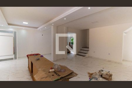 Casa de Condomínio para alugar com 5 quartos, 295m² em Santa Barbara, Niterói