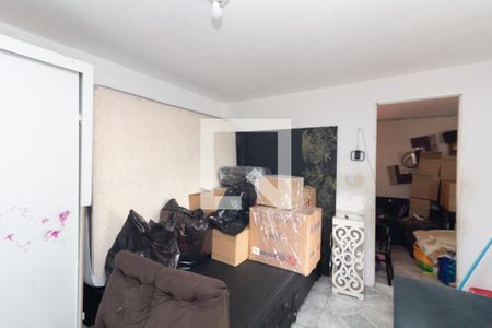 Quarto 1 de casa para alugar com 2 quartos, 60m² em Jardim Robru, São Paulo