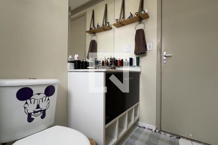 Banheiro de apartamento para alugar com 2 quartos, 57m² em Portal dos Gramados, Guarulhos