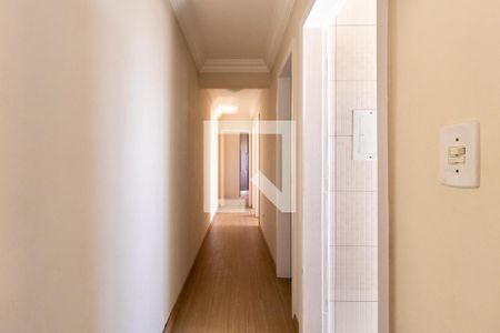 Corredor de apartamento para alugar com 3 quartos, 60m² em Novo Mundo, Curitiba