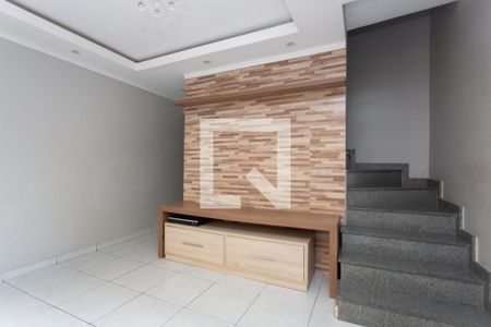 Sala de casa de condomínio à venda com 2 quartos, 75m² em Vila Carmosina, São Paulo