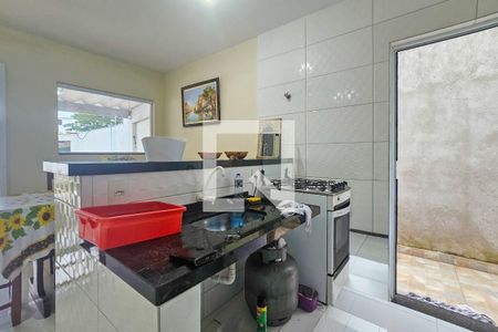 cozinha de casa para alugar com 3 quartos, 80m² em Balneario Praia do Perequê, Guarujá
