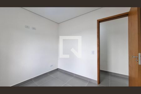 Quarto 2 de casa para alugar com 2 quartos, 55m² em Jardim do Estádio, Santo André