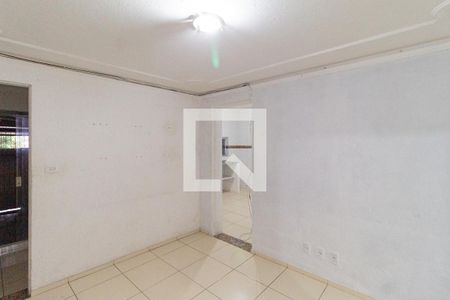 Sala de casa para alugar com 2 quartos, 70m² em Jardim Santo Estevao, Carapicuíba
