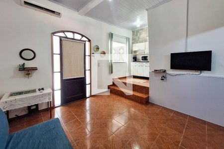Sala de casa para alugar com 1 quarto, 55m² em itaipu, Niterói