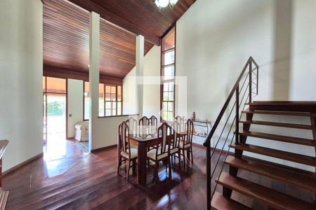 Sala de casa de condomínio para alugar com 5 quartos, 570m² em Condomínio Chácaras do Alto da Nova Campinas, Campinas