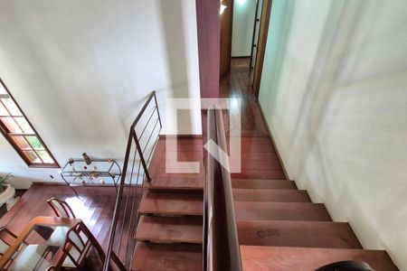 Escada de Acesso Interna de casa de condomínio para alugar com 5 quartos, 570m² em Condomínio Chácaras do Alto da Nova Campinas, Campinas