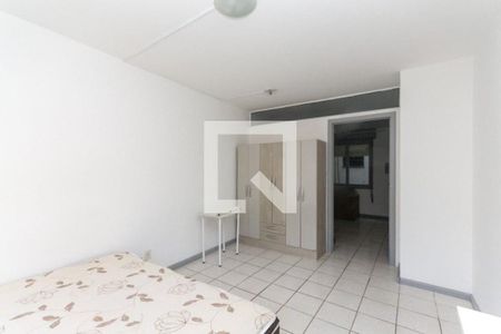 Quarto de apartamento para alugar com 1 quarto, 30m² em Azenha, Porto Alegre