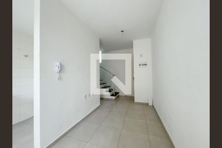 Sala e Cozinha de casa de condomínio à venda com 2 quartos, 52m² em Santa Maria, Osasco