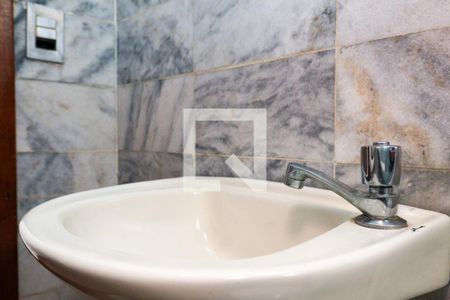 Banheiro de casa para alugar com 1 quarto, 40m² em Parque Pinheiros, Taboão da Serra