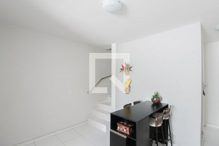 Sala de casa de condomínio à venda com 3 quartos, 80m² em Dona Clara, Belo Horizonte