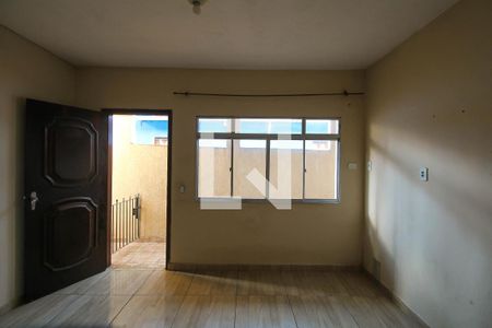 Sala de casa para alugar com 4 quartos, 125m² em Parque Santa Madalena, São Paulo