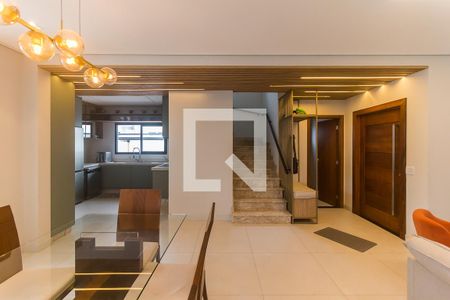 Sala de casa de condomínio para alugar com 4 quartos, 300m² em Jardim Rodeio, Mogi das Cruzes