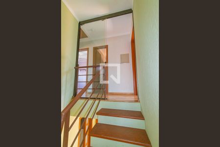 Escada de casa de condomínio para alugar com 3 quartos, 117m² em Igara, Canoas