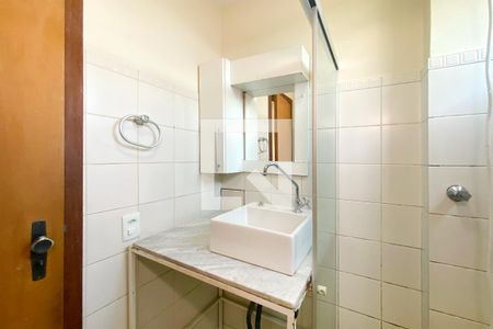 Banheiro de kitnet/studio para alugar com 1 quarto, 35m² em Centro, Belo Horizonte