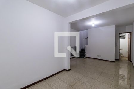 Sala de casa de condomínio para alugar com 3 quartos, 109m² em Dona Clara, Belo Horizonte