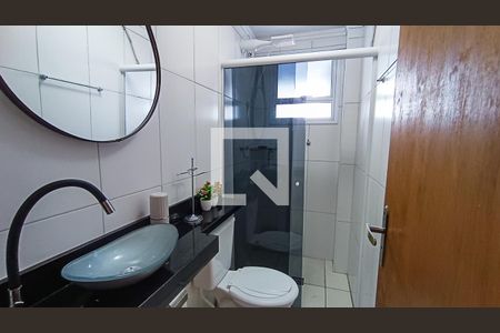 Banheiro de apartamento para alugar com 1 quarto, 42m² em Maracanã, Praia Grande
