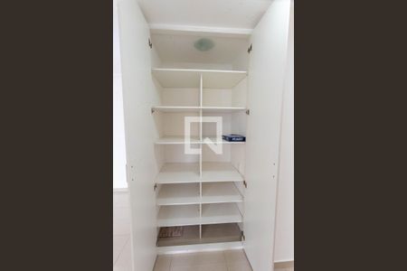 Corredor- Armário de apartamento para alugar com 2 quartos, 54m² em Jardim Ipaussurama, Campinas