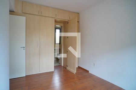 Quarto suíte de apartamento à venda com 2 quartos, 75m² em Jardim Floresta, Porto Alegre