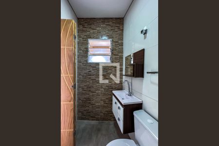 Banheiro de kitnet/studio para alugar com 1 quarto, 27m² em Água Rasa, São Paulo