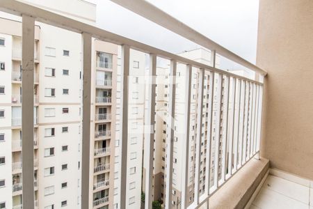 Sacada de apartamento para alugar com 3 quartos, 68m² em Jardim Tupanci, Barueri