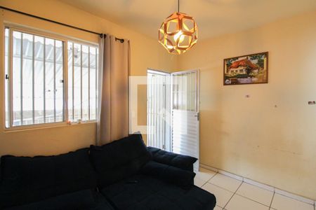 Sala de casa à venda com 3 quartos, 80m² em Santa Terezinha, Belo Horizonte