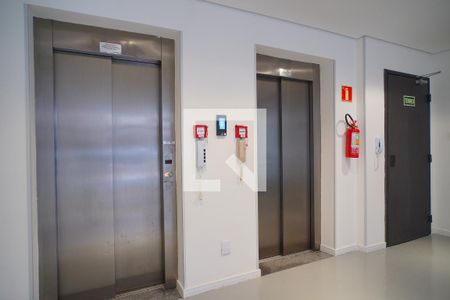 Hall de entrada de kitnet/studio à venda com 1 quarto, 24m² em Independência, Porto Alegre