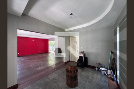 Sala de casa de condomínio para alugar com 5 quartos, 460m² em Barra da Tijuca, Rio de Janeiro