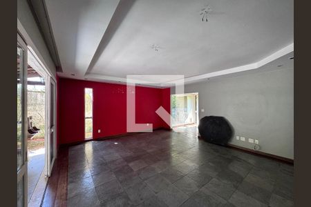 Sala de casa de condomínio para alugar com 5 quartos, 460m² em Barra da Tijuca, Rio de Janeiro