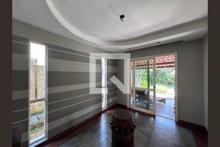 Sala de casa de condomínio para alugar com 5 quartos, 460m² em Barra da Tijuca, Rio de Janeiro