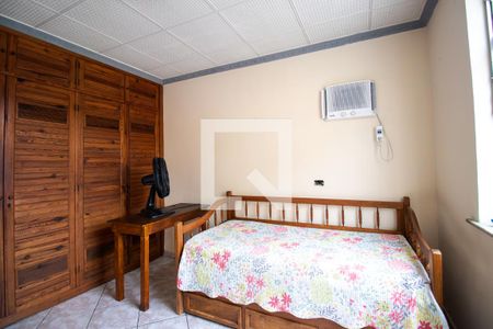 Quarto 1 de casa à venda com 4 quartos, 200m² em Bonsucesso, Rio de Janeiro
