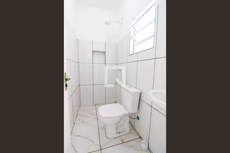 Banheiro de casa para alugar com 1 quarto, 50m² em Jardim Neide, São Paulo