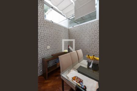 Sala de casa de condomínio à venda com 2 quartos, 200m² em Real Parque, São Paulo