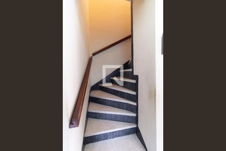 Escada de casa à venda com 3 quartos, 200m² em Jardim Patente Novo, São Paulo