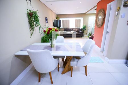 Sala de Jantar de casa para alugar com 2 quartos, 90m² em Vila Carbone, São Paulo