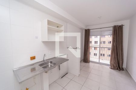 Sala/Cozinha e Área de Serviço de apartamento para alugar com 1 quarto, 27m² em Vila Penteado, São Paulo