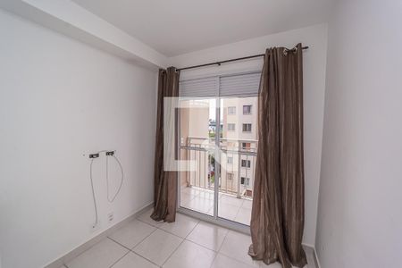Sala/Cozinha e Área de Serviço de apartamento para alugar com 1 quarto, 27m² em Vila Penteado, São Paulo