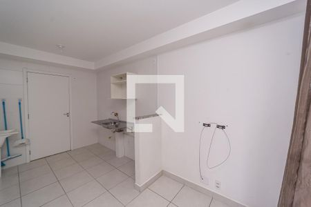 Sala/Cozinha e Área de Serviço de apartamento para alugar com 1 quarto, 27m² em Vila Penteado, São Paulo