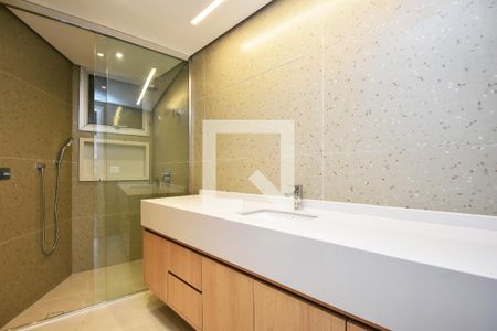 banheiro corredor de apartamento para alugar com 3 quartos, 178m² em Jardim Paulistano, São Paulo