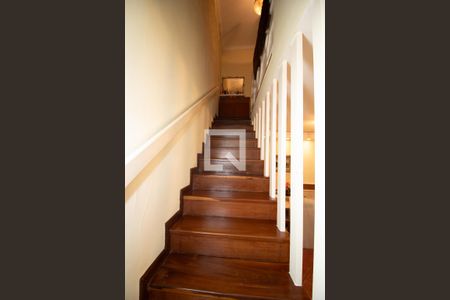 Escada de casa à venda com 3 quartos, 280m² em Vila Milton, Guarulhos