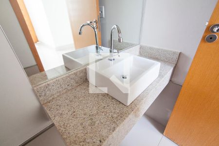 Lavabo de casa de condomínio para alugar com 3 quartos, 149m² em Granja Marileusa, Uberlândia