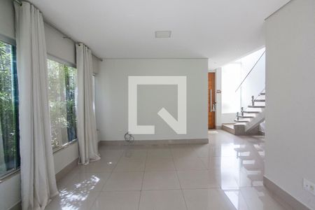 Sala de casa de condomínio para alugar com 3 quartos, 149m² em Granja Marileusa, Uberlândia