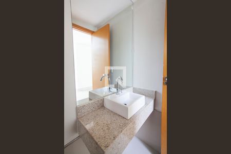 Lavabo de casa de condomínio para alugar com 3 quartos, 149m² em Granja Marileusa, Uberlândia