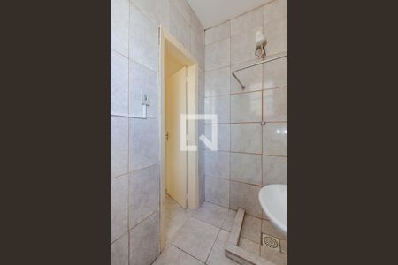 Banheiro de kitnet/studio para alugar com 1 quarto, 33m² em Santo Antônio, Porto Alegre