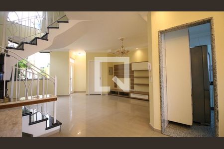 Casa de Condomínio para alugar com 4 quartos, 220m² em Vila Lucia, São Paulo