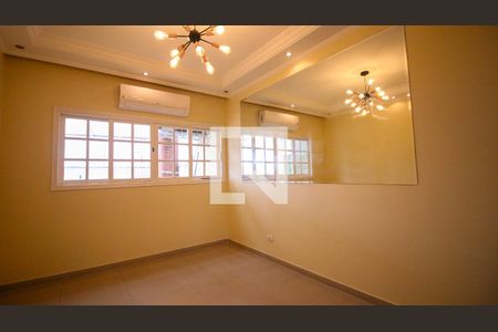 Casa de Condomínio para alugar com 4 quartos, 220m² em Vila Lucia, São Paulo