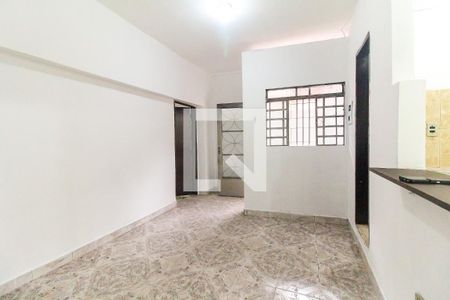 Sala de casa para alugar com 2 quartos, 84m² em Vila Carmosina, São Paulo