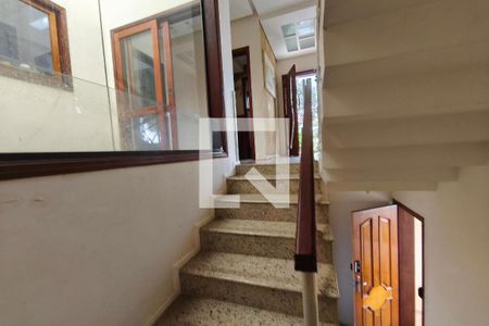 Escada - Quartos de casa para alugar com 3 quartos, 450m² em Jardim America Ii, Campinas