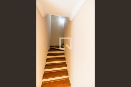 Escada de casa de condomínio para alugar com 3 quartos, 180m² em Tamboré, Santana de Parnaíba