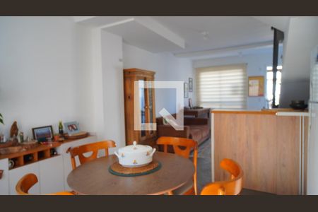 Cozinha e sala de casa para alugar com 2 quartos, 60m² em Campo Novo, Porto Alegre